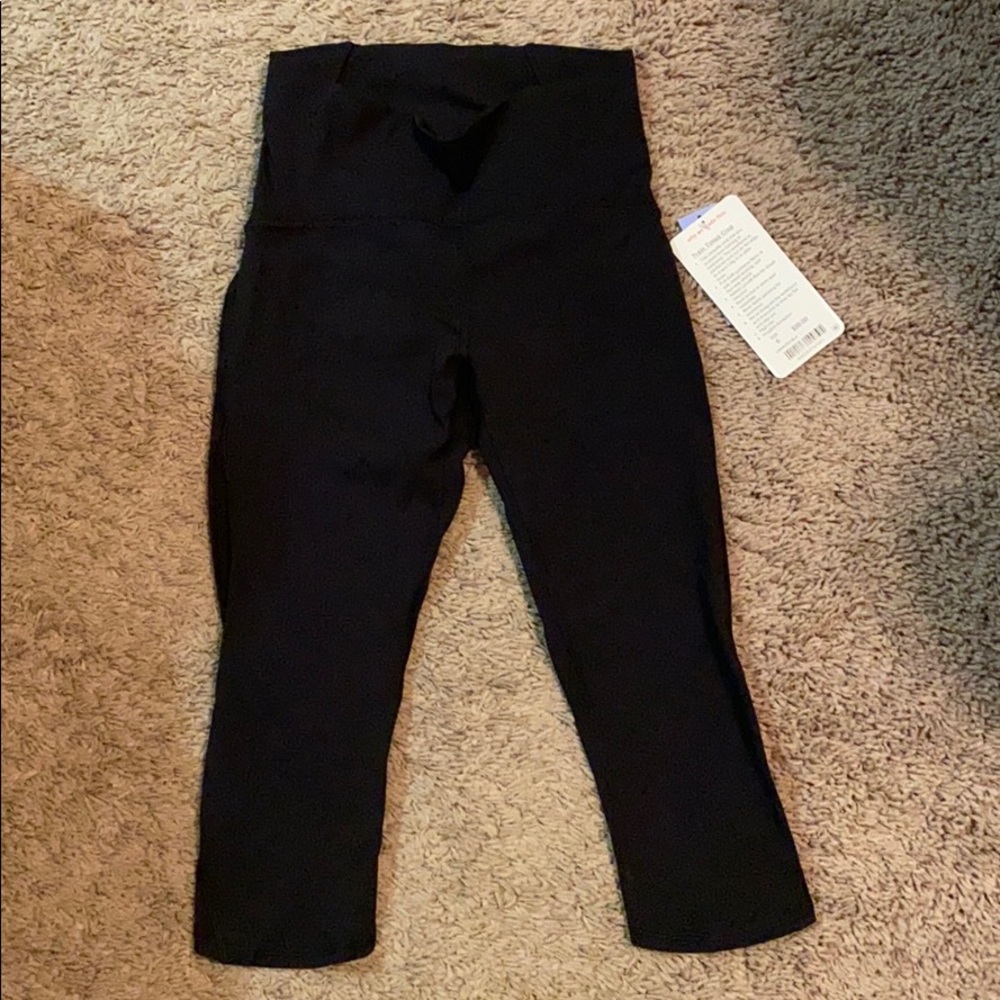 Lulu lemon train times crop pants size 6